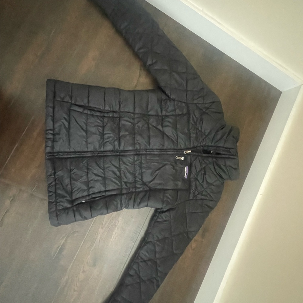 Patagonia Women's Puffer Jacket - Black - Picture 2 of 5
